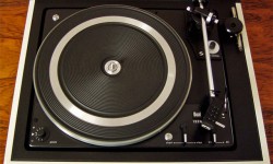 Dual 1226 Pikap Teknik Özellikler Model: Dual 1226 pikap Desteklediği Devir: 2 Devir 33 ve 45 Başlangıç Kontrolü: Evet Otomatik Kol Hareketi: Evet Anti-Skating Kontrolü: Evet Motor: 4 kutuplu asenkronize motor Güç Aktarım Türü: n/a Plato: 1,8 kg Devir Kontrolü: Evet % +/- 6 Kol: Pivot yapılı kol Kullanılabilecek İğneler: Özel çıkabilir kafa. 2 ila...
