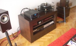 TEAC CR-H500NT Bölüm I Stereo Mecmuası’nda bu sayımızda ilk kez TEAC firmasından bir ürünü konuk ediyoruz. TEAC bir çok kişinin yakından tanıdığı bir firma. Firma 4 ana grubu bünyesinde toplamış. Profesyonel pazara yönelik ürünler üreten TASCAM’ın yanında, tüketici elektroniği pazarına yönelik ürünler TEAC markası altında, üst uç sınıf hifi ürünleri Esoteric markası altında pazarlanıyor....