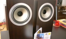 Tannoy Revolution DC6 Bölüm III İkinci Sayfaya Ulaşmak İçin Tıklayınız Son günlerde takıntılı olduğum bir plak Son House’un Pure Pleasure tarafından yayınlanan Father Of The Delta Blues: The Complete 1965 Session albümü. Albüm 12 ila 14 Nisan 1965 tarihinde Columbia plak şirketinin New York’da bulunan stüdyolarında kaydedilmiş. Albümde seslendirilen şarkıların bir çoğu House tarafından kariyeri...