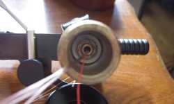 Rega RB-250 Modifikasyon Rehberi Tüm dünyada olduğu gibi ülkemizde de en yaygın şekilde kullanılan kollardan bir tanesidir Rega’nın giriş seviyesi RB-250 ve RB-300 kolları. Bu kollar basit yapıları, oldukça ucuz fiyatları ve rahat ayarlanabilir olmaları hem Rega’nın hemde bir çok üreticinin giriş seviyesi pikaplarını tarafından tercih edilmesini sağlar. Bu kolun avantajlarının yanısıra çeşitli dezavantajları...