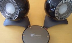 Mission M-iSphere Mini Son dönemlerde Quad Türkiye bir çok yeni ürünü ülkemize getirdi. Bunlardan en dikkat çekicileri sanırım Castle hoparlörler. Fakat bu incelememiz Castle hoparlörler ile alakalı değil. Onları Stereo Mecmuası’nın yeni hifi sayısına saklıyorum. Firmanın klasik serisinden Howard S3′ü uzun uzun dinledim ve notlarımı aldım. Çok yakında yayınlayacağımız yeni sayımızda yeni Castle’lar...