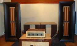 Audio Consulting Ziyareti Audio Consulting firması hifi piyasasında sıra dışı ve oldukça pahalı ürünleri ile tanınıyor. Geçtiğimiz bayram sırasında, bazı ürünlerini de kullandığım firmayı ve sahibini ziyaret etme fırsatı yakaladım. Audio Consulting aslında bir şahıs firması ve sahibi olan Serge Schmidlin her şeyi İsviçre’de yeşillikler içerisinde yer alan villasında tasarlıyor. Doğal olarak bir...