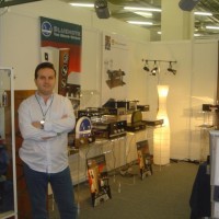 Maurizo Aterini ve Bluenote Italy Bu sene İzmir’de hifi konusunda yabancı ziyaretçi bolluğu yaşadık sanırım Istanbul’dan sonra bu konuda en şanslı şehirde yaşıyoruz. Yabancı misafirlerin bence bizlere en önemli katkısı, bizlere bambaşka dünyaların kapılarını açmaları. Ülkemiz her ne kadar hifi ürünlerinin bulunurluğu açısından gitgide zenginleşse de, endüstriyel anlamda sadece işin ticareti yapılmakta. Az sayıdaki hifi...
