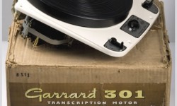 Garrard 301 Kutusu Orijinal ambalajında bir 301 almak kim bilir ne kadar keyifli olmuştur… Benzer YazılarWurlitzer Reklamları 6Haftanın Güzeli: Zengin :)Perşembe Pazarı: Dual 1235 PikapPazartesi Eğlencesi, Plak Kapakları: Hüzünlü Bir Plak