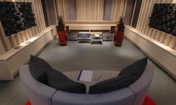 Hi-fi Dünyası 2011 Yaz Ayları Arada sırada dünya hi-fi piyasasında neler oluyor neler bitiyor konusunu ele alıyorum. En son bu senenin başlarında bu konuyla alakalı biraz yazı yazmıştım. Güncel bilgiler ışığında yaza girerken neler olduğundan bahsedeyim… Tüm dünyada satış alanında gözle görülür bir daralma olduğunu söyleyebilmek mümkün. Üretici firmalar bu daralmayı çeşitli yöntemlerle aşmaya çalışıyorlar....