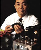 Hiroyasu Kondo ve Audio Note Japan Bu sayımızda sizlere daha ilk sayılarımızda paylaşacağımıza söz verdiğimiz Hiroyasu Kondo röportajının Türkçe çevirisini sunuyoruz. Aslında bu röportajı daha önce yayınlamayı düşünüyordum. Fakat Devrim Bey tarafından kaleme alınan Single Ended Tarihçesi yazı dizisinin 3. bölümünün Japonya’yı ele alacağını bildiğimden yazıyı biraz geciktirdim. Bu sayımızda hem SET’lerin Japonya’yı konu alan...