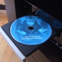 Bluenote Koala Tube CD Çalar Bölüm II Birinci Bölüme Ulaşmak İçin Tıklayınız 6922 yazısı da en az 2A3 yazısı kadar ayrıntılı olacak. O yüzden arada sırada sitemize göz atmayı unutmayın ;) Test ettiğim Koala üzerinde fabrika çıkışı Electro Harmonix tüpler vardı ve inceleme sırasında CD çaları standart haliyle dinledim. Gelelim dinleti notlarımıza. Her zaman olduğu gibi eve...