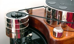 Prometheus Audio Ziyareti Bu yazımızın İngilizcesi versiyonu 6Moons web sitesinde yayınlanmaktadır. Ulaşmak için tıklayınız Kaç yaşında müzik dinlemeye başlarız? Uzmanlara göre doğum öncesinde anne karnında duymaya başlarız. Hatta bazı anneler çoçuğun karakterine olumlu etkisi nedeniyle karınlarındaki bebeklerine müzik dinletmeye başlarlar. Eğer bu doğru ise George Thomsen’in dünyaya geldiği, İngiltere’nin Kuzey Doğu’sunda bir gemi...