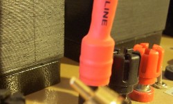 Acoustic System Liveline Değerli Stereo Mecmuası okuyucuları, Acoustic System firmasının sahibi Franck Tchang’i sanırım sizlerde artık tanımışsınızdır. Geçtiğimiz aylarda kendisinin Türkiye ziyareti sırasında izlenimlerimi sizlerle paylaşmaya çalış-mıştım. Firmanın rezonatörleri alışılagelmiş akustik düzenleme yöntemlerine fazlası ile alternatif bir bakış açısını yansıtıyor. Bu konuyla ilgili yazımı Stereo Mecmuası web sitesi üzerinden Türkçe olarak siz değerli...
