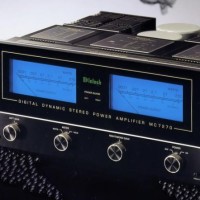 McIntosh MC7270 İlk üretim tarihi 1985. Kanal başı 270W güç üretebilen amplifikatörün ağırlığı yaklaşık 40 kilogram! Benzer YazılarWurlitzer Reklamları 14Nakamichi 530Pazartesi Eğlencesi, Plak Kapakları: Hüzünlü Bir PlakHaftanın Güzeli 17 Eylül 2010