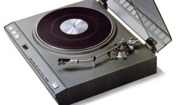 Micro Seiki MR-711 Japon üretici Micro Seiki’den MR-711 modeli. Üretim yılı 1973… Benzer YazılarRCA Reklam 1938Salı Fetişizmi: Technics SE-9600Admiral Hifi 1960Tascam BR-20