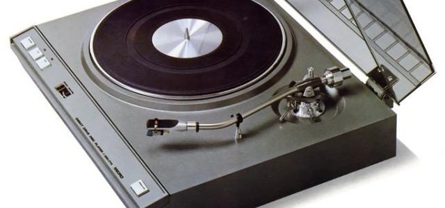 Japon üretici Micro Seiki’den MR-711 modeli. Üretim yılı 1973… Benzer YazılarMarantz SC-6Perşembe Pazarı: Dual 1229 PikapJ.C. Verdier La PlatinePYE Reklamı