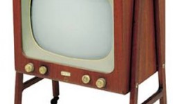 Hi-Fi’nin Ufak Bir Tarihçesi Bölüm 2 Birinci Bölüme Ulaşmak İçin Tıklayınız Bu yazımızın birinci bölümü Stereo Mecmuası’nın 3. sayısında yayınlanmıştı. Lynn Olson’un yazılarından aslına olabildiğince sadık kalmaya çalışarak ve kendisinden gerekli izinler alınarak tercüme edilmiştir. Kendisine buradan bir kez daha teşekkürlerimizle – Thank you Lynn. Nereden geliyorum? Nereye gidiyorum? Ben kimim? Antik çağdan kalma olan...
