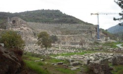 Rethm Maarga ve Saadhana: Jacob George ile Efes Turu Fil Elektronik’in, Sevgili Jacob için Pazartesi akşamı İzmir Hifi Klubü toplantısı öncesinde hem mimari hemde tarihsel anlamda ilgisini çekeceğini düşündükleri, Efes Antik kentine ziyaret programından haberim olunca size bir rehber lazım diyerek programa balıklama atladım. Daha önce bu kenti defalarca gezmiş olmam ve mitoloji/tarih konularına amatör merakım beni tanıyan hemen...