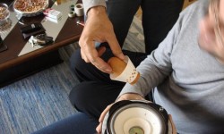 Rethm Maarga ve Saadhana: Hoparlörlerin Kurulumu Hoparlörlerin Kurulumu Yukarıdaki yazılarımla bahsettiğim gibi Rethm hoparlörlerinin full-range sürücüleri İngiliz Lowther firması imzalı. Bu sürücülerin web sitesinde görülen şekilde alabileceğiniz gibi bazı komponentleri eksik alabilmenizde mümkünmüş meğer. Tabii bu durumu hoparlör tasarımı konusunda fazla bilgim olmadığından bilemiyordum. Belki aranızda bu durumu bilen okuyucularımız vardır. Jacob, her bir sürücüyü hoparlörün...