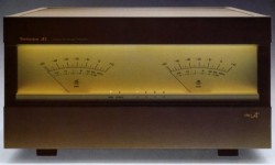 Technics SE-A1 Technics SE-A1. Technics’in yeni nesil güç amplifikatörlerinin atası sayılan ürün sipariş üzerine üretiliyordu. İlk kez 1977 yılında ortaya çıktı. Kanal başı 350W güç üretebilen bu dev neredeyse 50kg’ın üzerinde bir ağırlığa sahipti… Benzer YazılarMcIntosh ReklamıRoberts Tape RecordersPlak Kapakları: Round About MidnightMicro Seiki MR-622