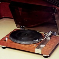Japon üretici Micro Seiki’den Solid-5 modeli. Üretim yılı  1974 Benzer YazılarMcIntosh MC7150Philips 1975 Sayfa 4Alchemist Mono AmplifikatörRCA 808