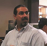 Roksan ve Touraj Moghaddam Bu sayımızda ülkemizi ziyaret eden Roksan firmasının tasarımcısı Touraj Moghaddam ile yaptığımız röportajı sizlere sunuyoruz. Ünlü tasarımcı ile geçmişten günümüze Roksan ürünleri ve gelecekteki projeleri hakkında sohbet ettik. Bu röportajın gerçekleşmesinde emeği geçen başta Sn. Levent Bey olmak üzere tüm BL Müzik ailesine çok teşekkür ediyoruz. Lafı çok uzatmadan bu...