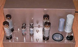 Hi-Fi’nin Ufak Bir Tarihçesi Bölüm 1 Lynn Olson’un yazılarından aslına olabildiğince sadık kalmaya çalışarak tercüme edilmiştir. Kendisine buradan bir kez daha teşekkürlerimizle – Thank you Lynn. -Nereden geliyorum? -Nereye gidiyorum? -Ben kimim? Antik çağdan kalma olan bu sorular hala bizi terketmiş değiller. Ufak değişikliklerle bu soruları müziksever, odyofil, hobici veya usta-mühendis’in ilgisini çekecek şekle dönüştürülebilir. -Ses...
