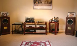 Bu yazımda sizinle Wavac PR-T1 Pre Amplifikatör ve aynı seriden LCR-X2 pikap katı ve EC-300B Single Ended Triode güç amplifikatörü ile ilgili fikir ve düşüncelerimi paylaşmak isterim. Star Trek televizyon dizisinin açılış cümlesini hatırlar mısınız? “Space the final Frontier!” (Uzay, son sınır! Şeklinde Türkçeleştirebiliriz.) Tüm bu Wavac bileşenlerinin güzelliklerini ve...
