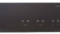Arcam’ın 2.000 Sterlin’lik FMJ D33 modeli SuperDAC’ı görücüye çıkıyor. Arcam’ın üst seri Full Metal Jacket serisindeki ürün 24-bit/192kHz’lik Burr Brown PCM1792 yongasetlerini her kanalda birer adet olmak üzere kullanan bir DAC. Ürün üzerinde asenkron USB girişi, iki adet optik dijital giriş, iki adet S/PDIF girişi ve 1 adet AES/EBU girişi...