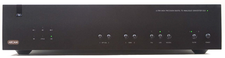 Arcam’ın 2.000 Sterlin’lik FMJ D33 modeli SuperDAC’ı görücüye çıkıyor. Arcam’ın üst seri Full Metal Jacket serisindeki ürün 24-bit/192kHz’lik Burr Brown PCM1792 yongasetlerini her kanalda birer adet olmak üzere kullanan bir DAC. Ürün üzerinde asenkron USB girişi, iki adet optik dijital giriş, iki adet S/PDIF girişi ve 1 adet AES/EBU girişi...