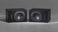 Neat’tan yepyeni bir hoparlör; The Iota. Bristol Sound & Vision fuarında görücüye çıkarak büyük övgüler alan yeni hoparlörler oldukça küçük yapısı ve farklı renkleri ile dikkat çekiyor. 2012′nin ilk çeyreğinde raflarda yerini alacak hoparlörler, iki yollu bas refleks yapıda, tavsiye edilen amplifikasyon gücü 25 – 100 watt, empedansı 6 Ohm,...