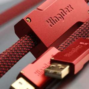 Son yılların parlayan firmalarından KingRex forumlarda yazılıp çizilenlere göre uzun zamandır talep edilen USB kablolarını duyurdu. Firma çok ilginç bir işe imza atarak USB üzerinden taşınan sinyal ve elektrik yollarını tamamen ayırarak ilginç bir tasarıma imza atmış. Çift ekranlamaya sahip kablolar kryojenik işlem uygulanmış gümüş kaplı bakır tellerle oluşturulmış. Aluminyum...
