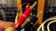 Mini Rehber: Bi-Wiring Önümüzdeki günlerde çeşitli hoparlör kablolarını incelerken bol bol karşımıza çıkacak olan bi-wiring konusunda mini bir rehber yazmaya karar verdik. Bu yazıda nasıl yapılır kısmına bir bakış atacağız, kablo incelemelerinde ise sese etkisini incelemeye çalışacağız. Yukarıdaki fotoğrafta bağlantının yapılacağı hoparlör terminallerini görüyorsunuz. Dikkat edeceğiniz üzere sağ ve sol için birer adet...