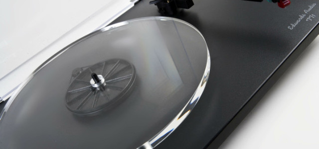 EDWARDS AUDIO Pikaplar – Hoparlörler – Amplifikatörler stoklarımızda. Bilgi icin http://www.talkelectronics.com/edwardsaudiosp1.html http://www.stereomojo.com/edwards%20aud … onoPre.htm web adresini ziyaret edebilirsiniz.. Benzer YazılarWoo Audio WTP-1 ve WDS-1Hepsi Birarada KoltukDenon D-M39DABAudio AVM: Babalar Günü Kampanyası